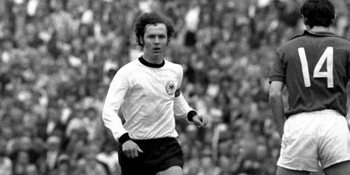 Beckenbauer en un partido con Alemania