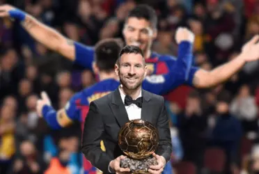 El atacante uruguayo se reportó en las redes sociales alrededor de la gala que condecoró al astro argentino