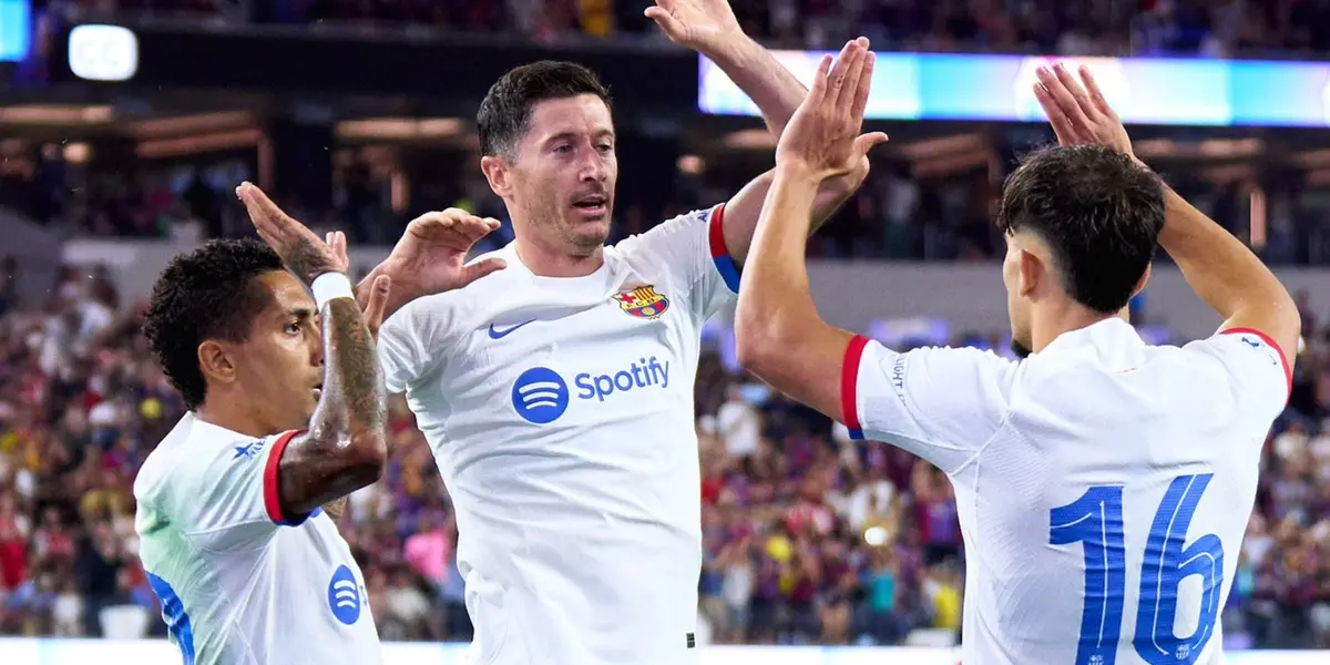 El Barça abre el marcador con el gol del polaco