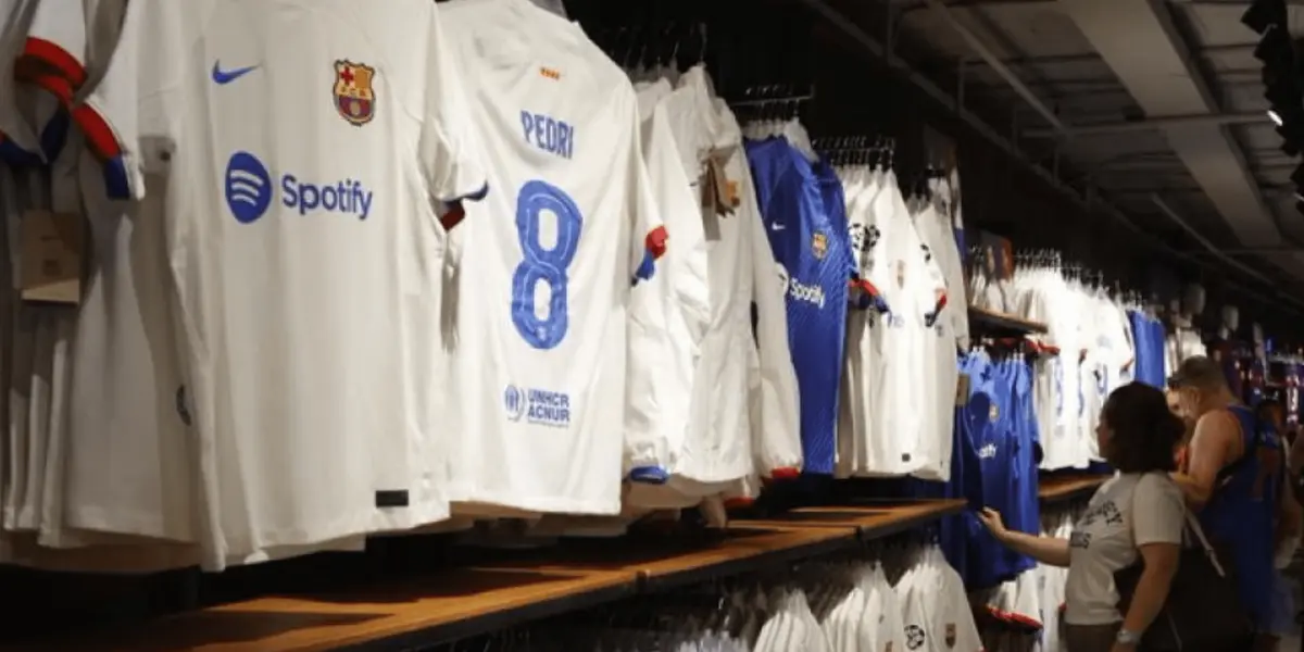 El conjunto blaugrana ha sufrido otra filtración y se reveló como sería la nueva camiseta suplente del Barça en la temporada 2024/25