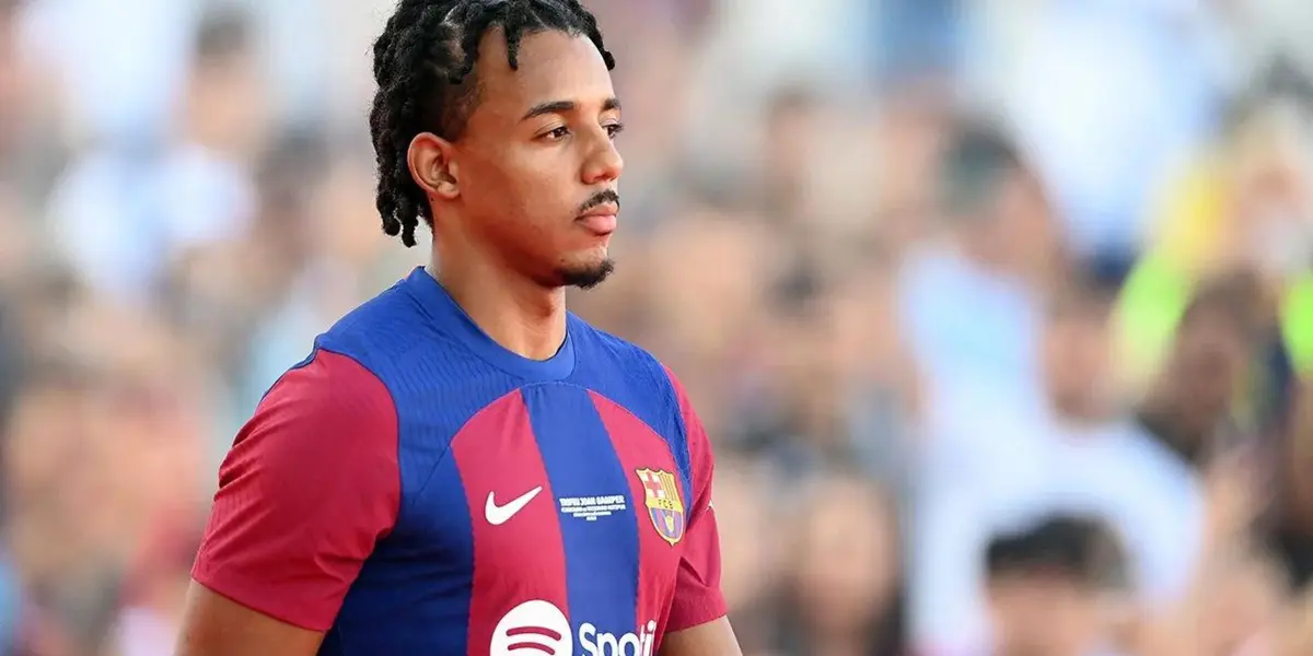 El defensor francés ha tomado inspiración de un personaje animado de ficción que se ha vuelto viral en redes sociales