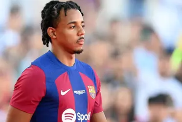 El defensor francés ha tomado inspiración de un personaje animado de ficción que se ha vuelto viral en redes sociales