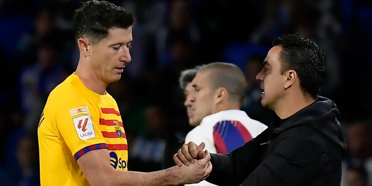 El delantero polaco marcó por duplicado ayer y el míster lo felicitó en una imagen bastante emotiva