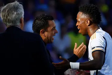 El entrenador culé se cruzó con el extremo brasileño que reclamaba una falta inexistente