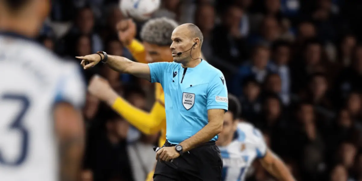 El ex árbitro y ahora comentarista de Movistar para las transmisiones de los partidos, hizo un comentario en el partido de ayer que sacó de quicio a los aficionados