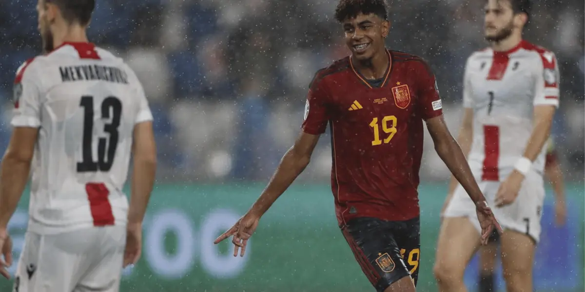 El joven extremo del Barcelona debutó con la selección Española y además marcó un gol, sentado la base de dos nuevas marcas históricas