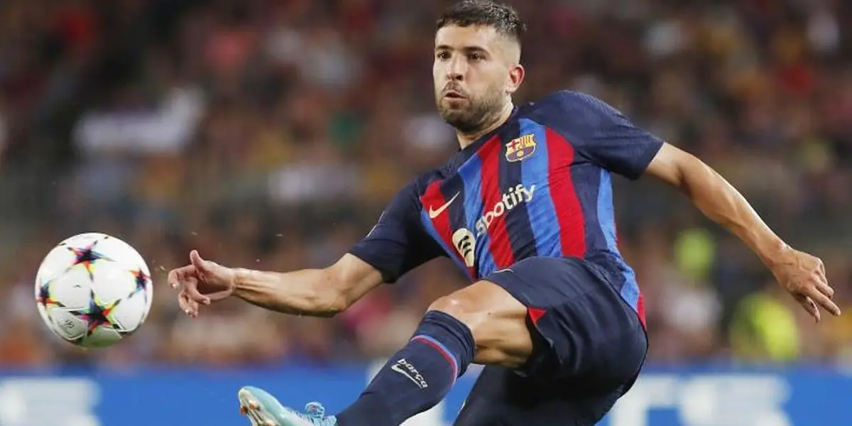 El lateral zurdo podría correr la misma suerte que Eric García para ver más minutos en el 11 inicial de Xavi