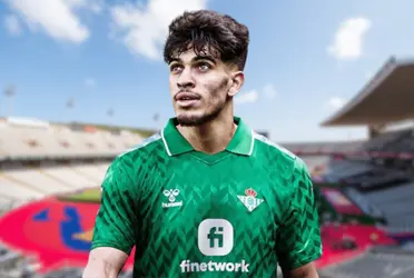 El marroquí se marchó al Real Betis por pedido propio y los aficionados culés no se lo perdonan ya que le tenían toda la fe del mundo