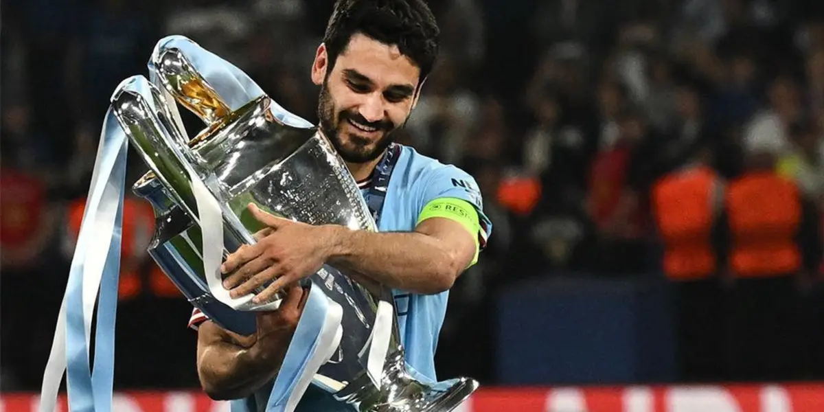 El mediocampista alemán está cumpliendo años el día de hoy y su ex equipo decidió homenajearlo con un gran gesto, al ser un histórico del club inglés