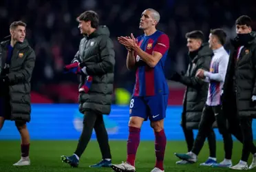 El pivote no la ha estado pasando nada bien, principalmente por su rendimiento en el Barça, y este fue el gesto de los hinchas para él en el día de ayer