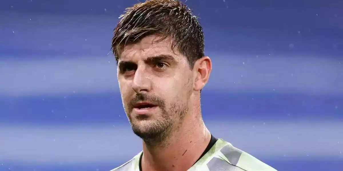 El portero belga recibió un duro palo de un compañero que le criticó por su actitud en el vestuario