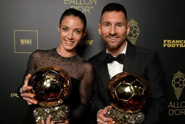 La mejor jugadora del mundo no pudo evitar el modo fangirl cuando tuvo a Messi al lado con el Balón de Oro en las manos