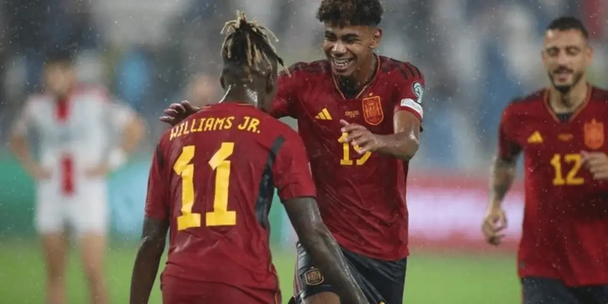 La selección de Luis de la Fuente se enfrentará al combina de Chipe hoy por la tarde y formaría con el extremo del Barça desde el arranque