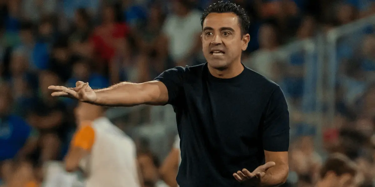 Xavi no puede creer los errores y espacios que están dejando sus defensores ante el Villarreal