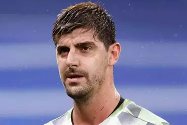 El portero belga recibió un duro palo de un compañero que le criticó por su actitud en el vestuario 